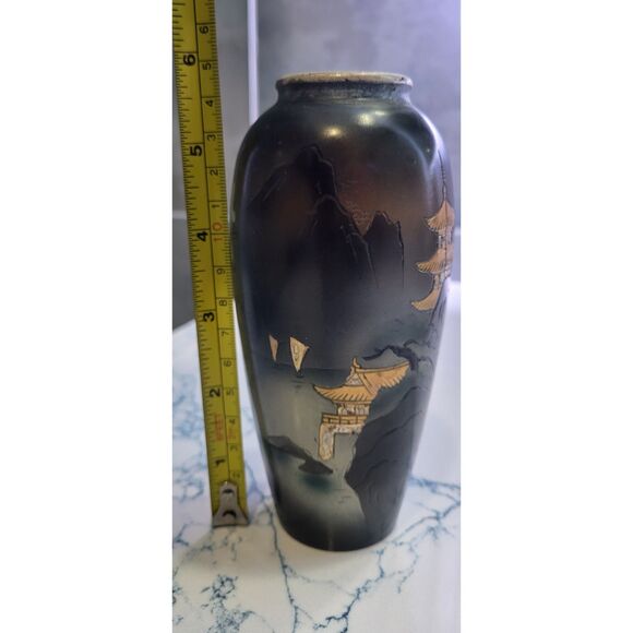 Black and Gold Vase With Asain Motif - Picture 2 of 13